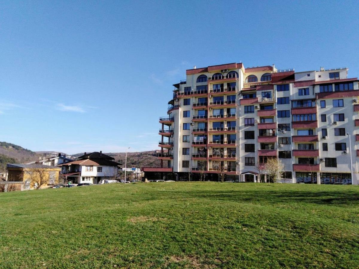 Апартамент "Скален Венец" Veliko Tărnovo Esterno foto