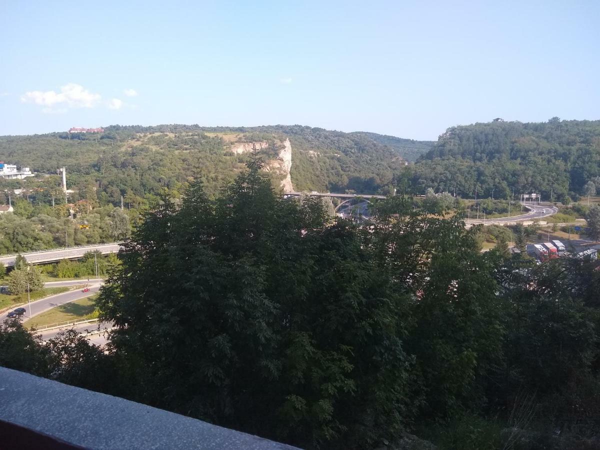 Апартамент "Скален Венец" Veliko Tărnovo Esterno foto